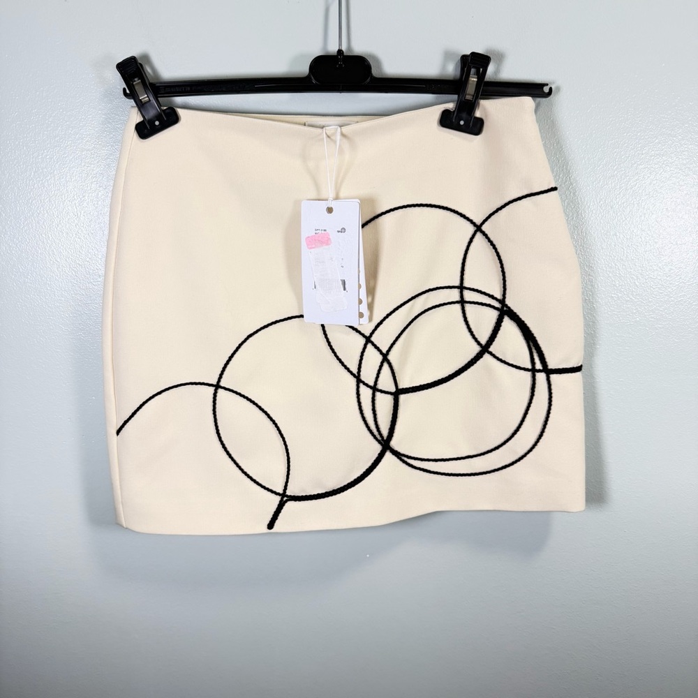 Le’ AL.X Cream Mini Skirt with‎ Black Circle Pattern Sz 6 NWT